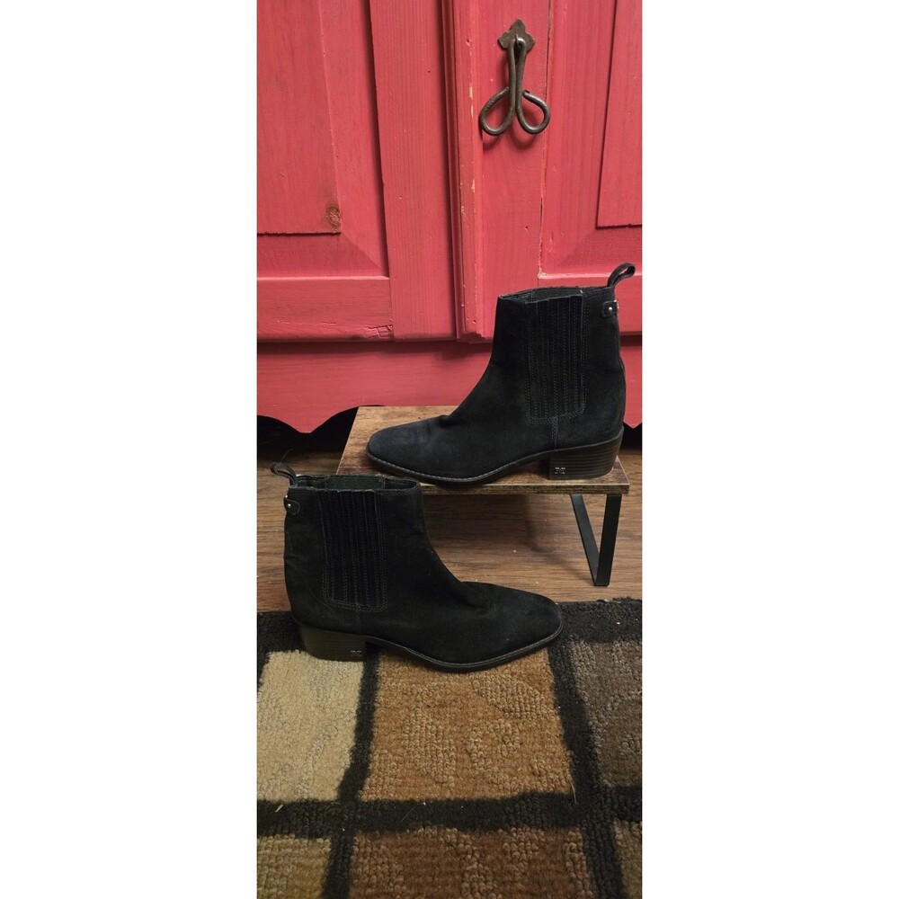 Sam Edelman Size 7 Bronson Chelsea Boots Black Suede Ankle Booties Gold Logo EUC